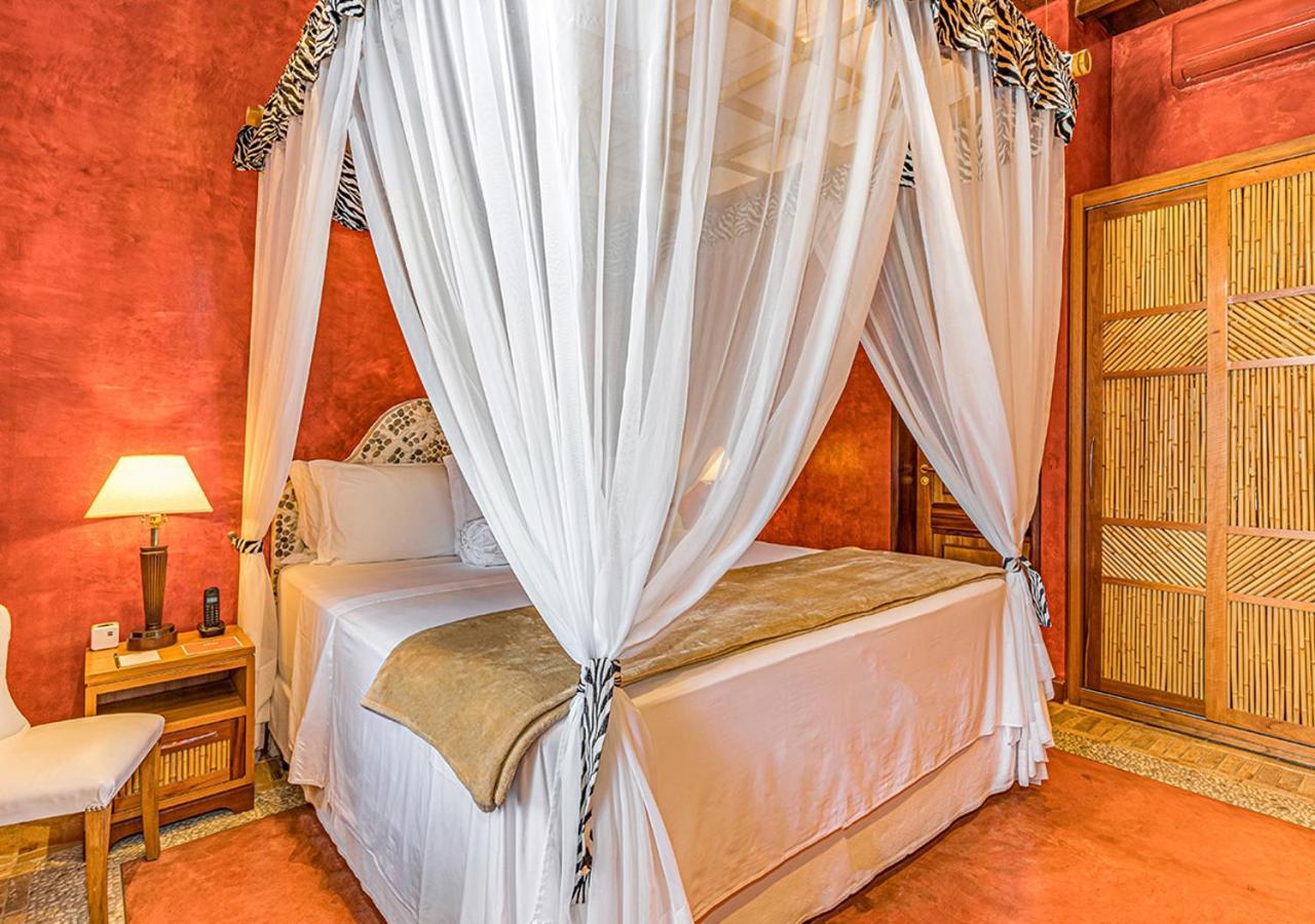 Dpny Beach Hotel & Spa Ilhabela Eksteriør bilde A bed with a mosquito net