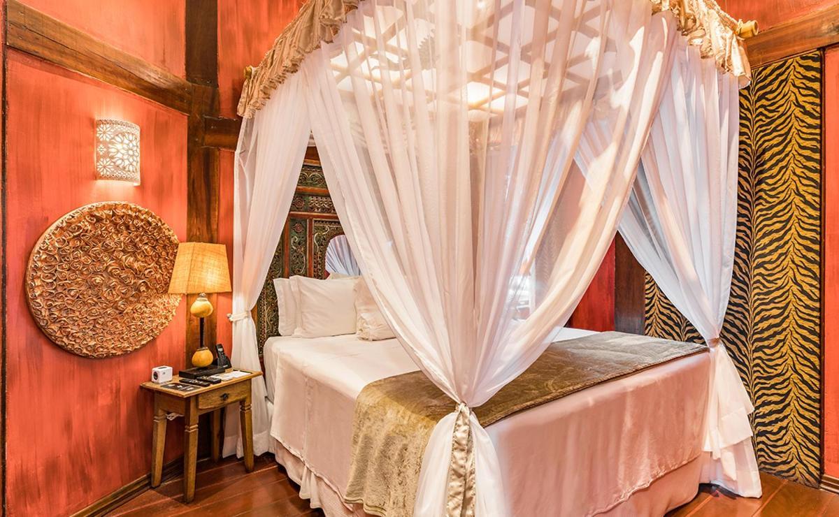 Dpny Beach Hotel & Spa Ilhabela Eksteriør bilde A mosquito net over a bed