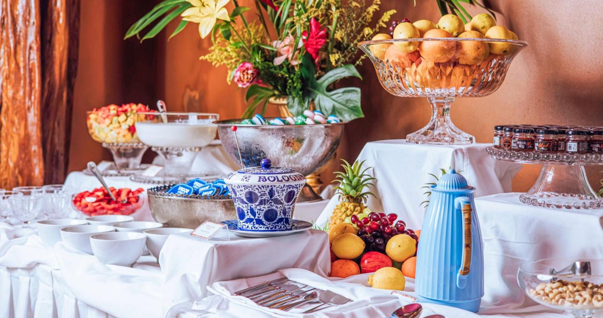 Dpny Beach Hotel & Spa Ilhabela Eksteriør bilde A buffet table