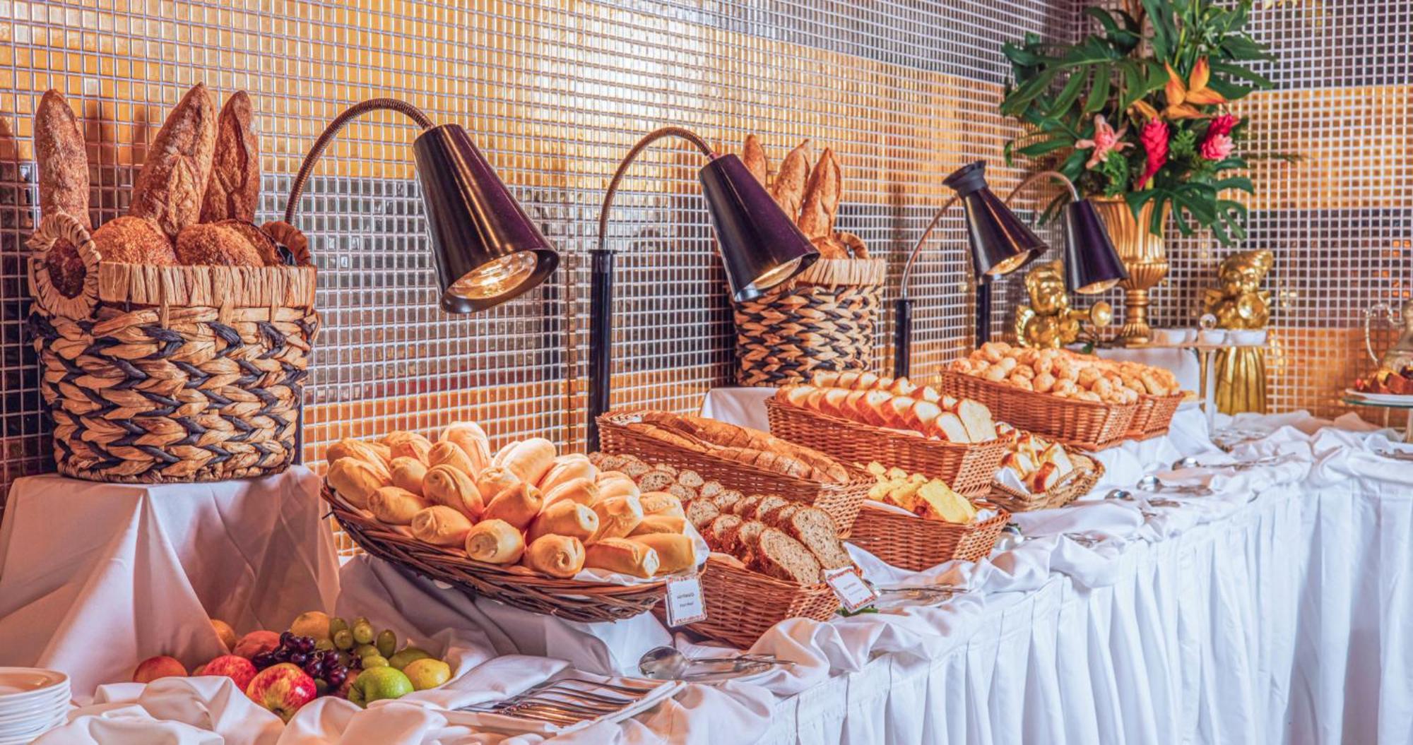 Dpny Beach Hotel & Spa Ilhabela Eksteriør bilde A buffet at a hotel